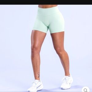 Dfyne impact short  4.5" palm green